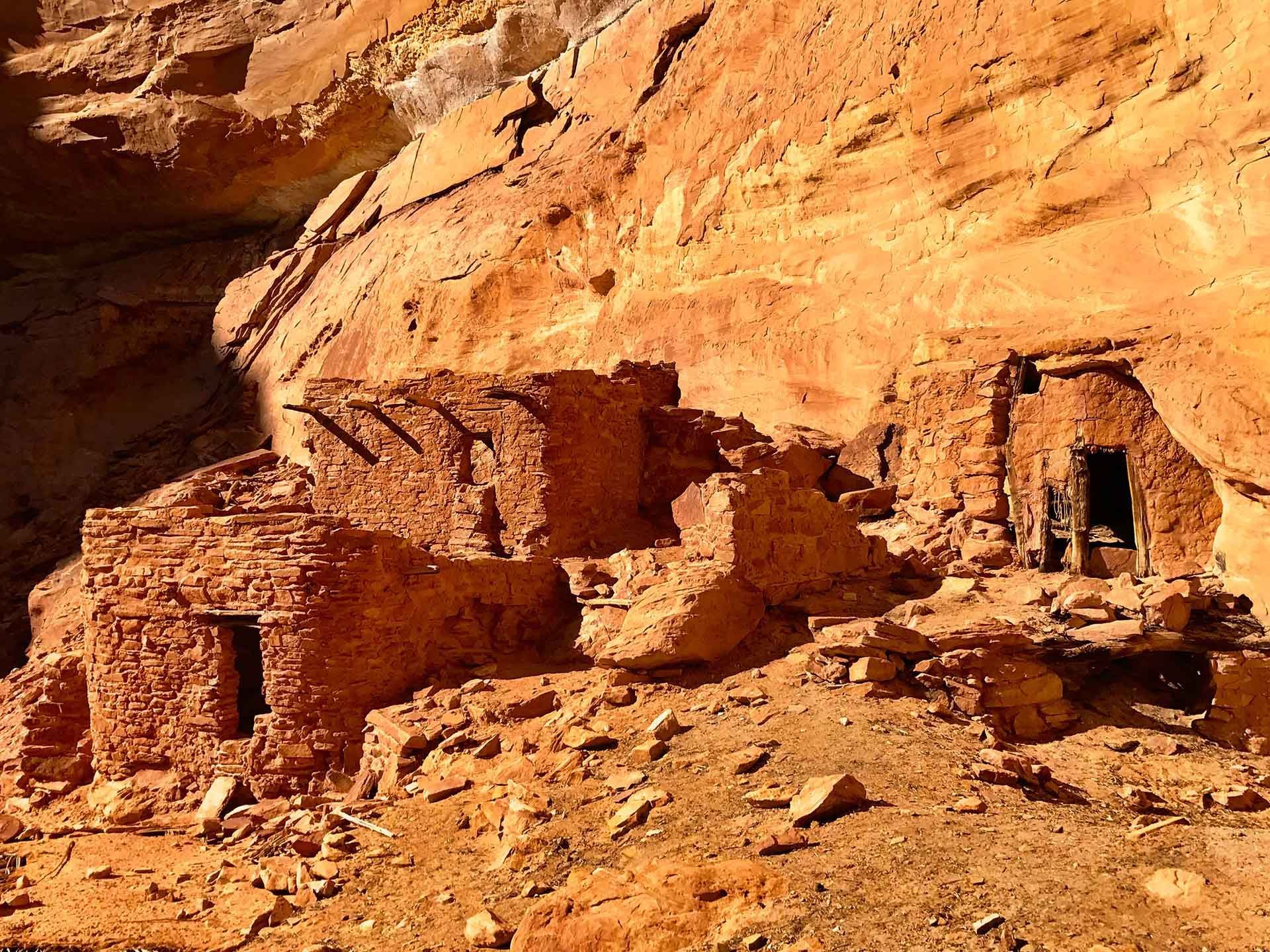 A couple of ruins in the middle of a desert