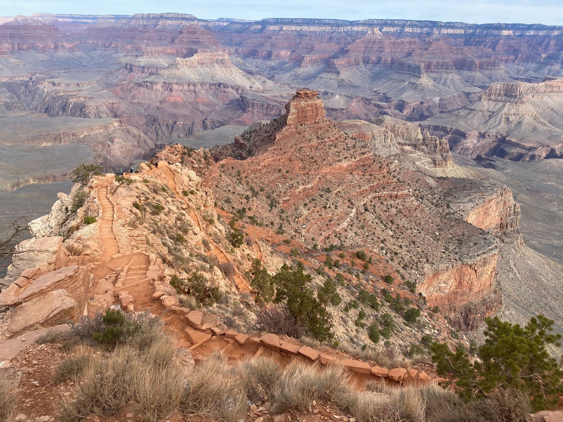 A view of the grand canyon from the top of a mountain.