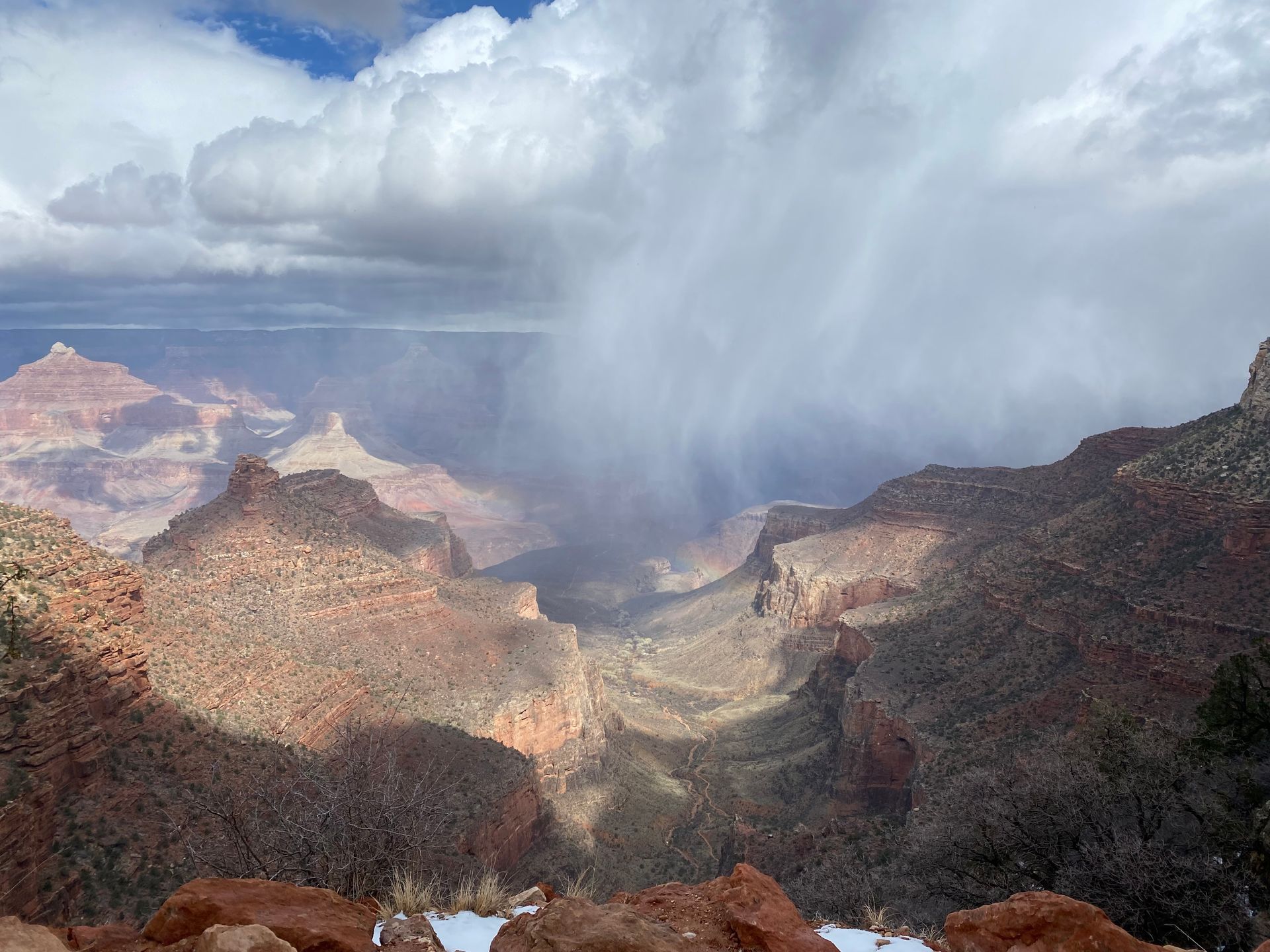 A view of the grand canyon from the top of a mountain.