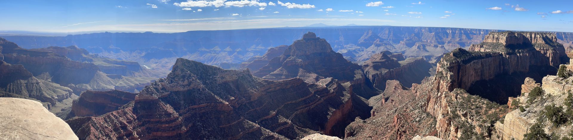A view of the grand canyon from the top of a mountain.