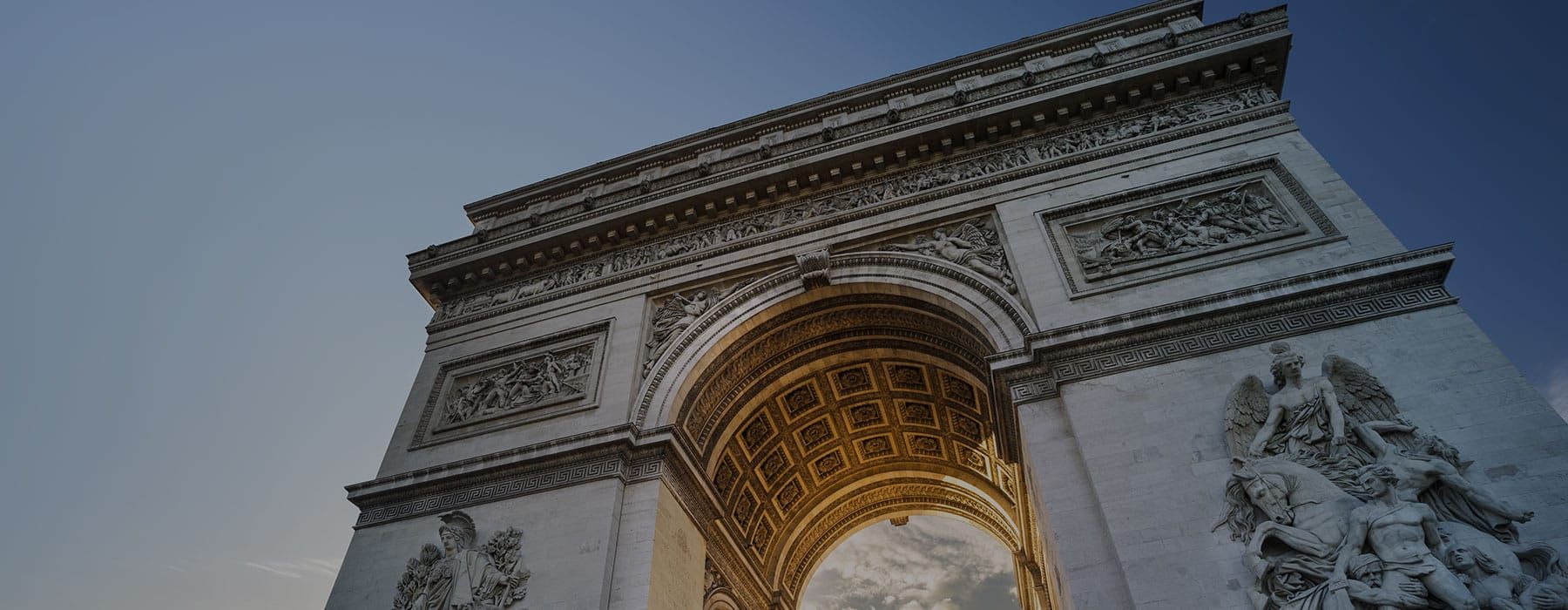 Looking up at the triumphal arch in paris.