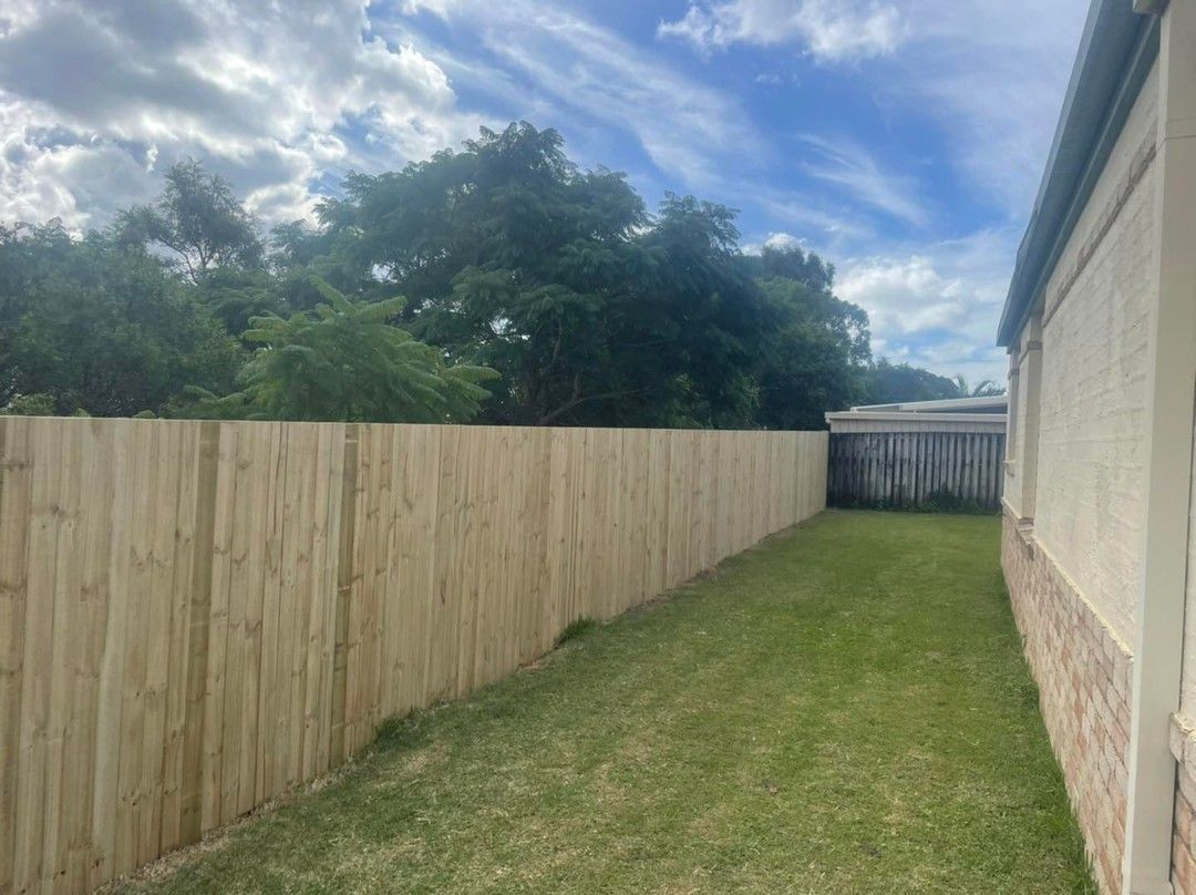 There is a wooden fence in the backyard of a house. — Turnscape Landscaping In Broadbeach, QLD