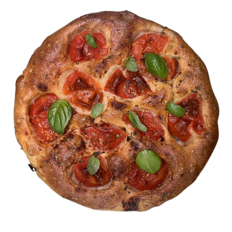 Focaccia rotonda condita con pomodori arrostiti e basilico fresco.