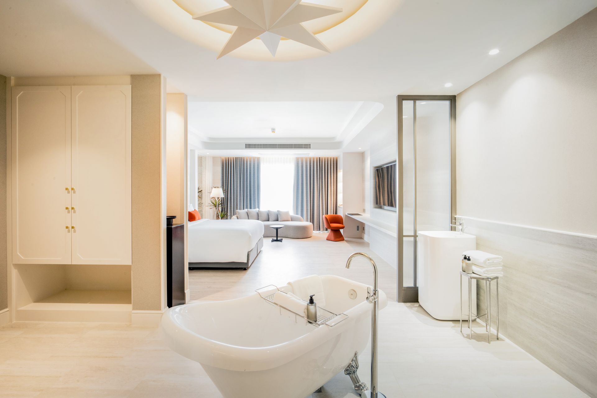 Aiden Surawong - Executive Suite