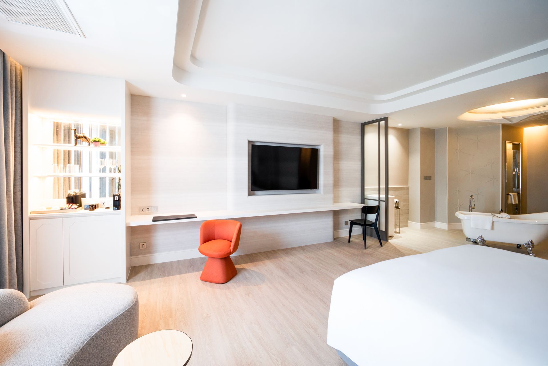 Aiden Surawong - Signature Suite