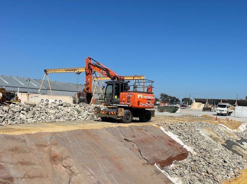 Hitachi 170W-3 wheel-mounted excavator