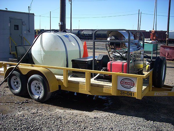 Hulcher’s pressure washer offers the mobility of a pick-up truck and trailer and provides a powerful, economical mobile pressure washing solution for locomotives, rail cars, grain bins and grain silos, grease traps, chemical storage tanks and industrial facilities