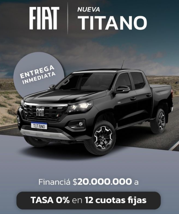 Camioneta Fiat Titano negra con insignia 