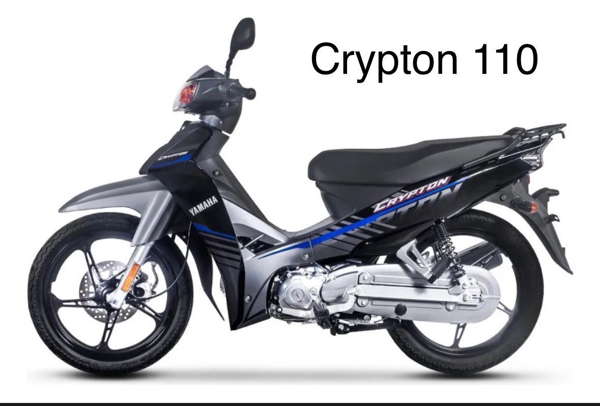 Moto Yamaha Crypton 110, color negro y plata, vista lateral.