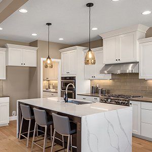 Kitchen With Pendant Lights — Nokomis, FL — Bay Pointe Kitchen and Bath Kitchen With Pendant Lights — Nokomis, FL — Bay Pointe Kitchen and Bath