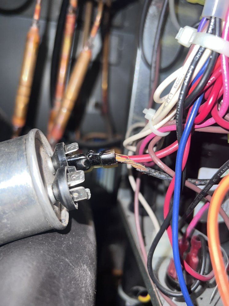 A bunch of wires are connected to a capacitor