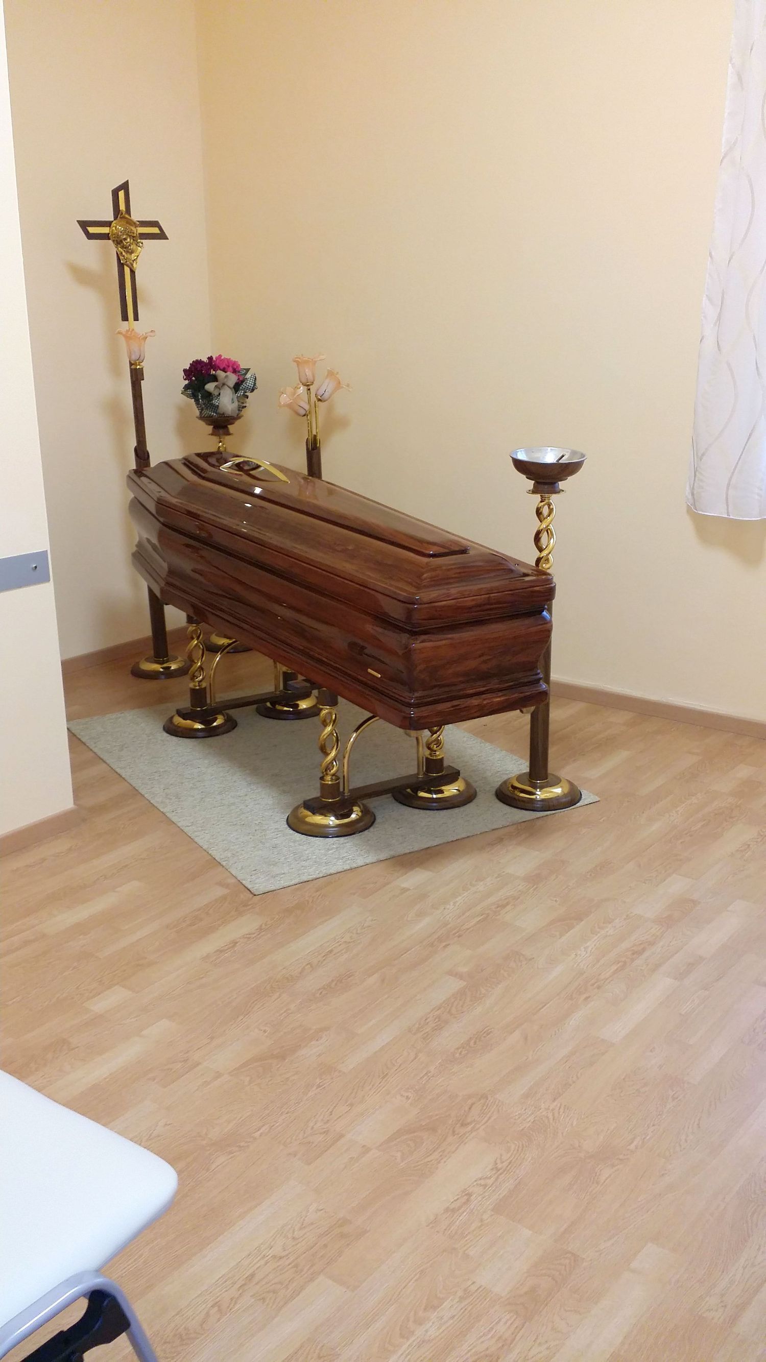 casa funeraria con sala d'attesa