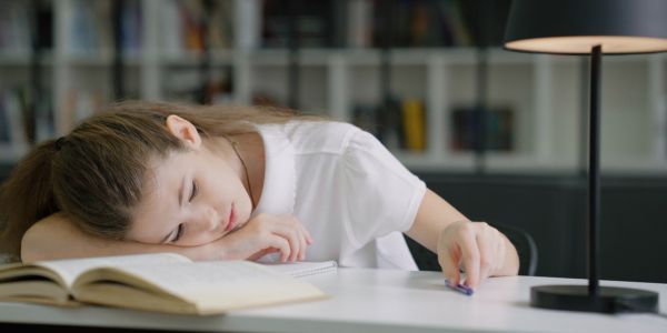 Child hates reading and schoolwork -image of a girl with her head down, looking sad
