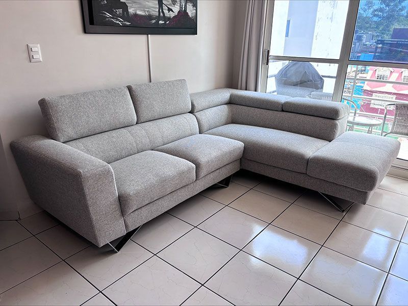 Sala renovada por TAPICERÍA E INNOVACIÓN GARRIDO