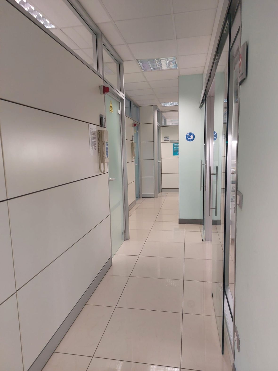 corridoio nel centro di dentisti – medici a Livorno