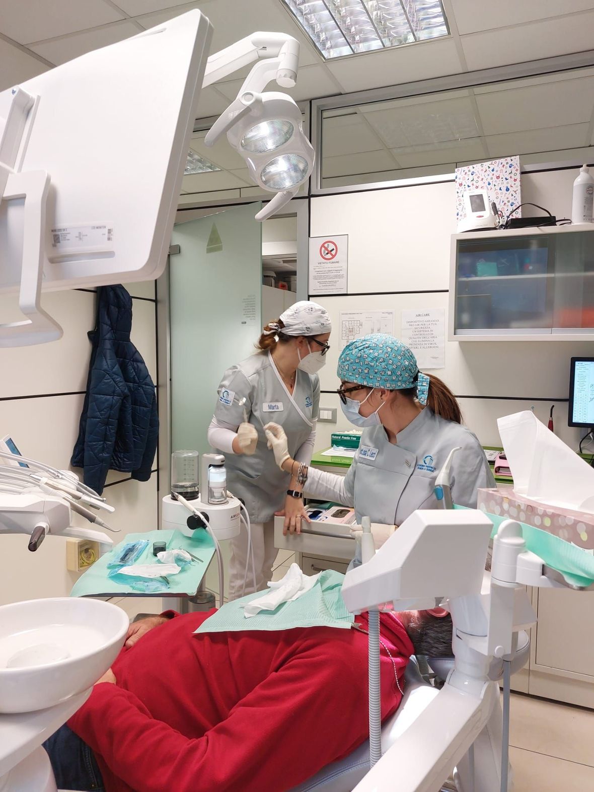 chirurgia orale nel centro di dentisti – medici a Livorno