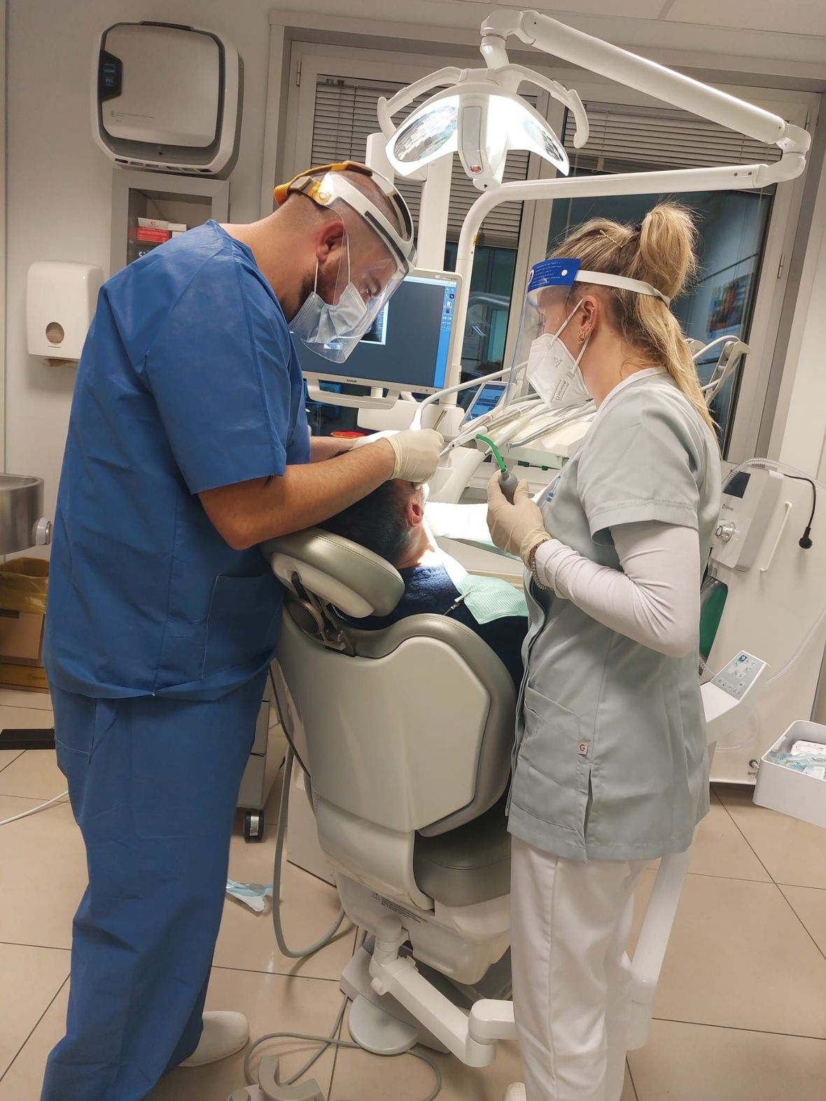 visita nel centro di dentisti – medici a Livorno