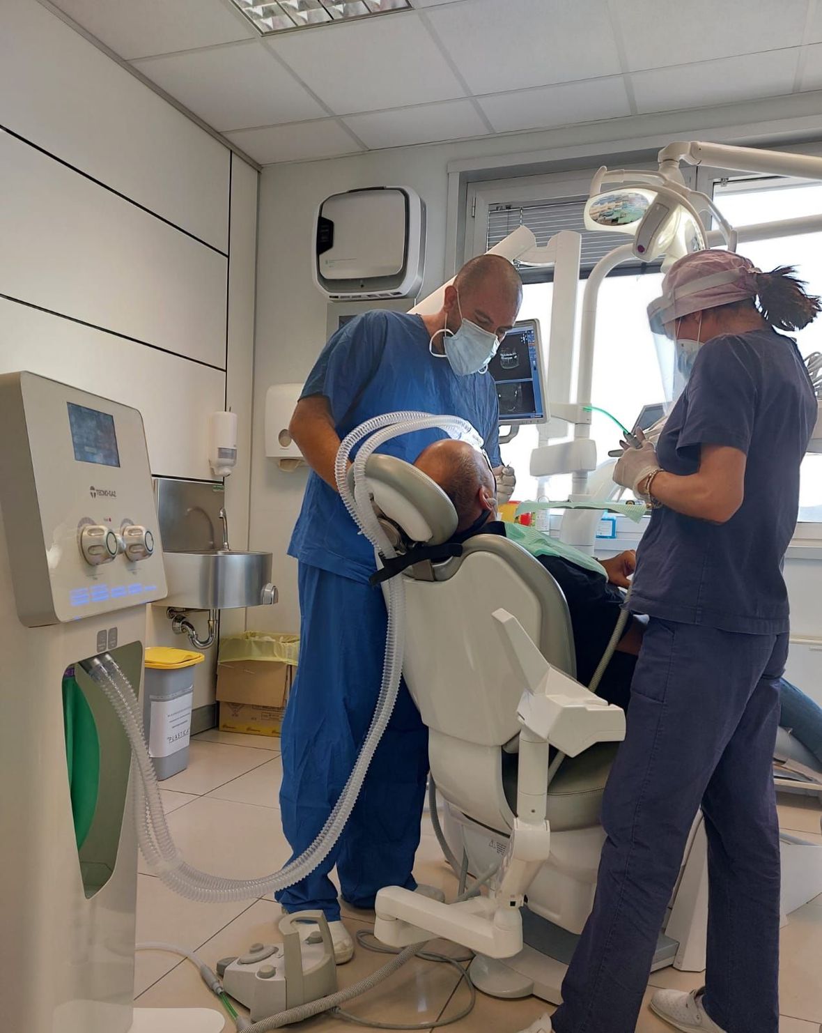 intervento del centro di dentisti – medici a Livorno