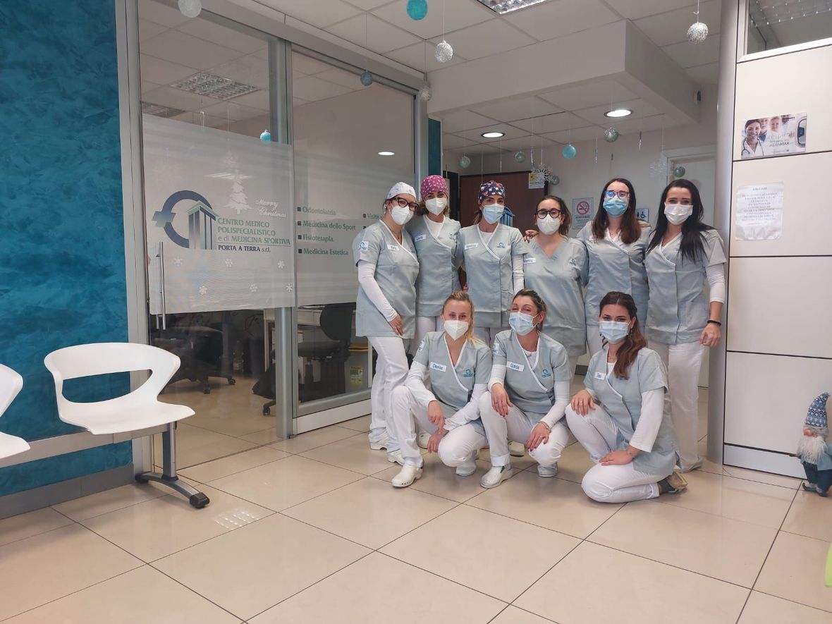 staff completo del centro di odontoiatria a Livorno