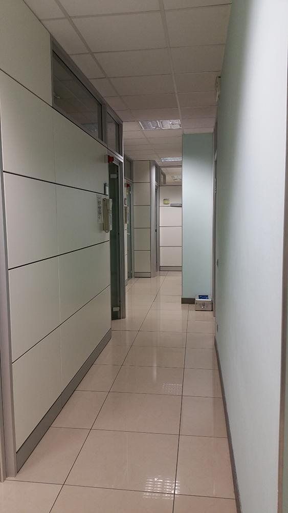 corridoio dello studio di dentisti – medici a Livorno