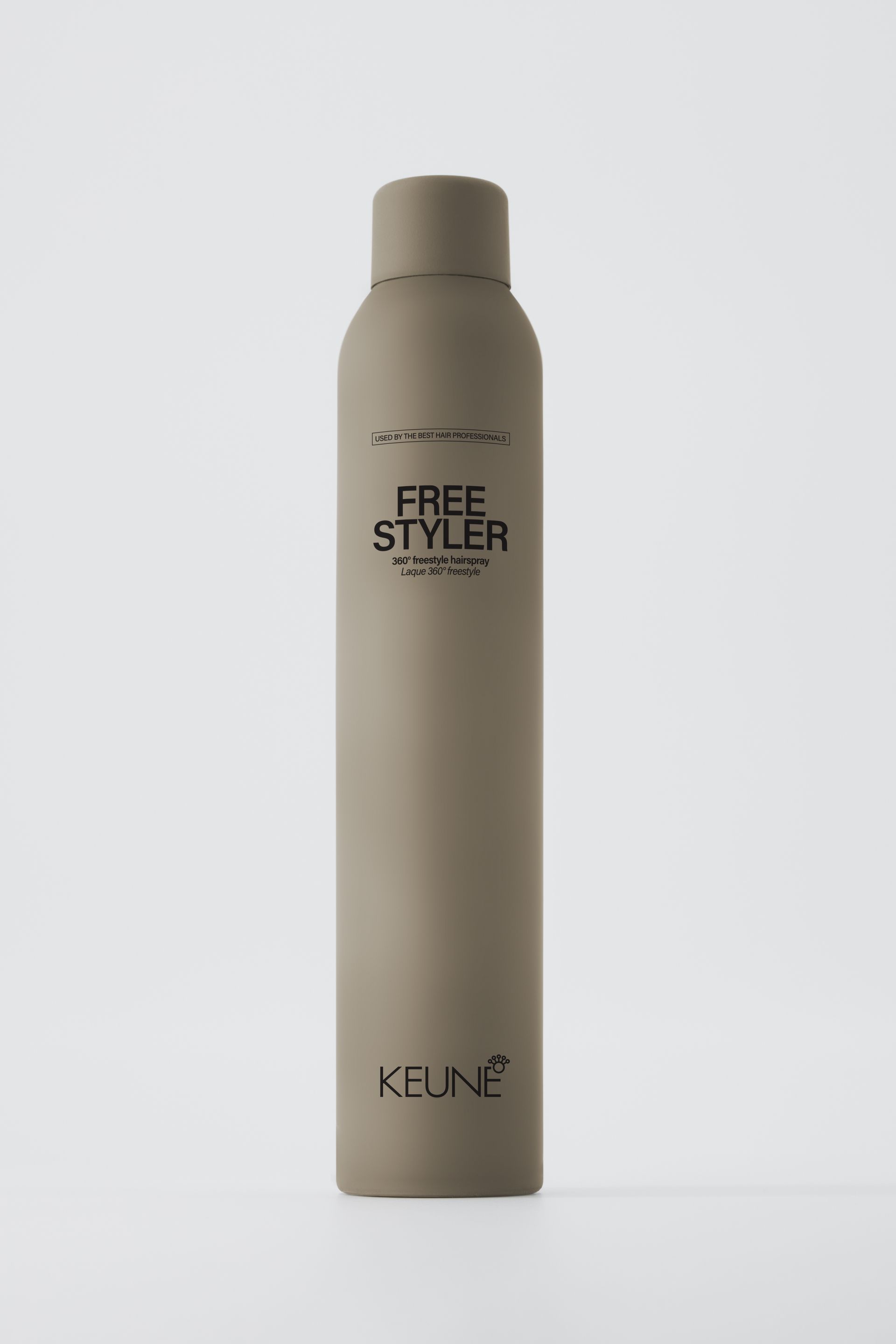 Eine Flasche Keune Free Styler Spray auf weißem Hintergrund