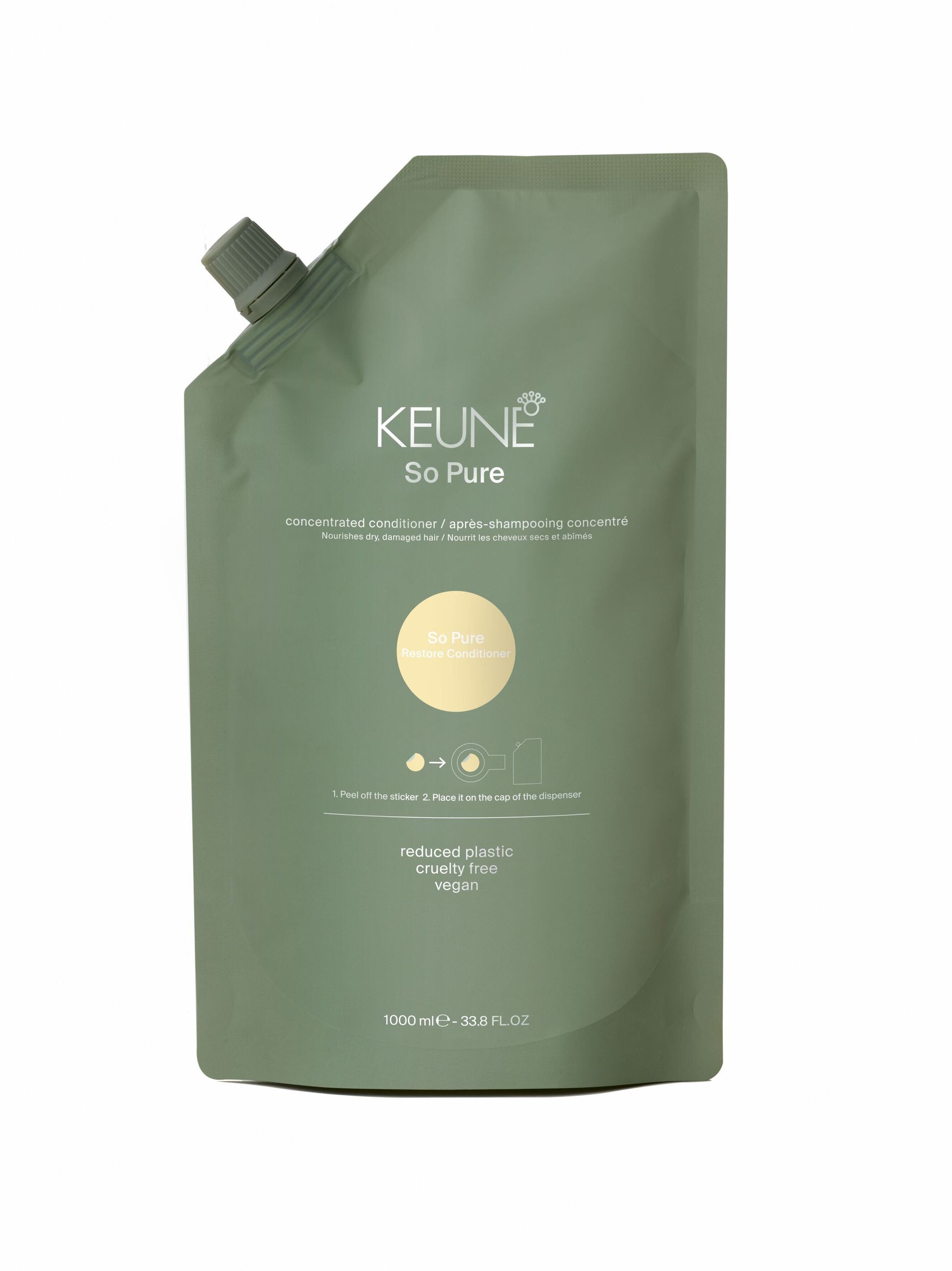 Eine grüne Tüte Keune So Pure Shampoo auf weißem Hintergrund.