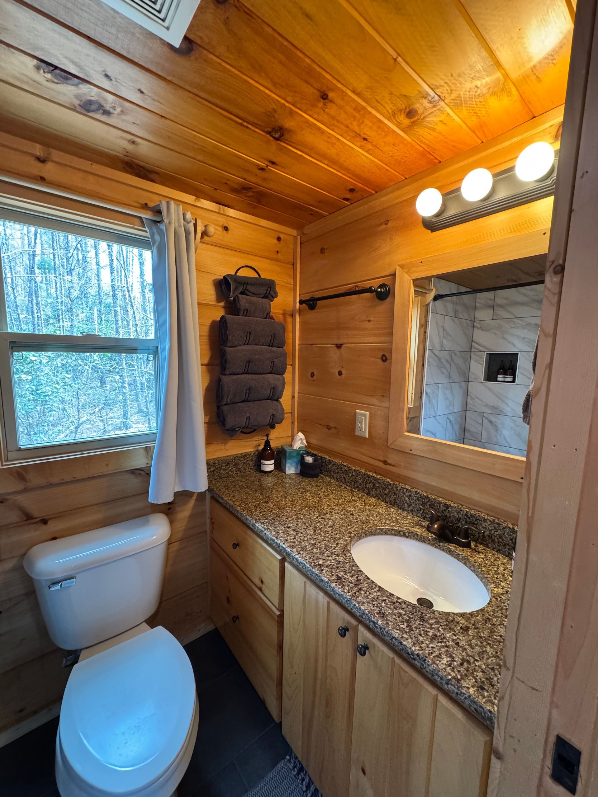 Bathroom inside Cabin D at Serenity Ridge wedding venue lodging