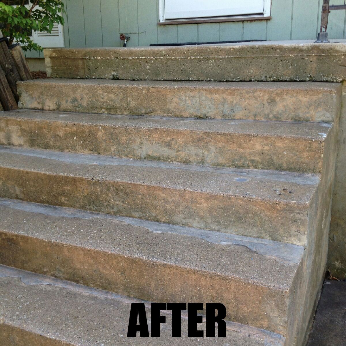 A picture of a set of concrete stairs