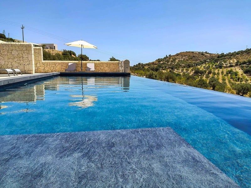 piscina a sfioro sassari, piscine a sfioro olbia