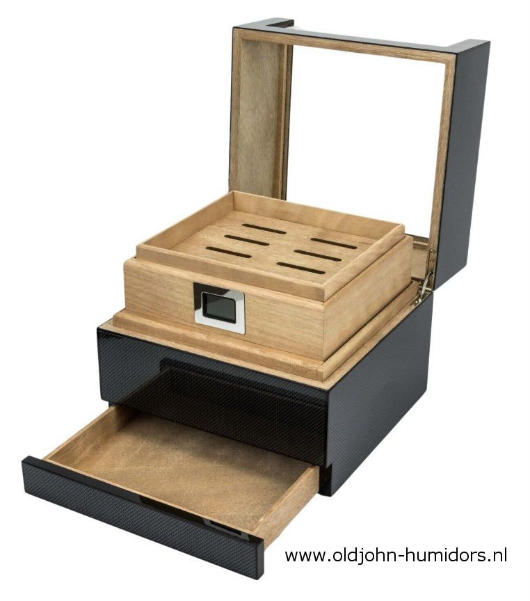 H09 Humidor carbon afwerking, digitale hygrometer, met doorzicht op uw sigaren, gratis sigarenknipper, verkoop via www.oldjphn-humidors.nl 