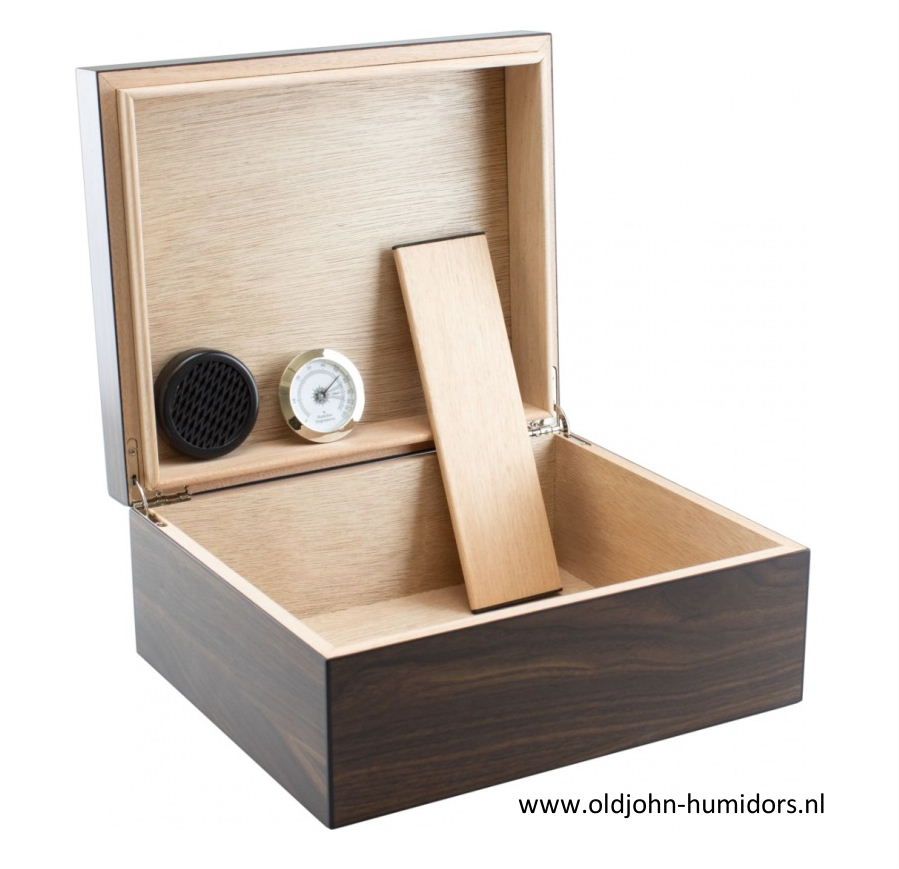 humidor Walnoot M DeLuxe met Cigar Logo