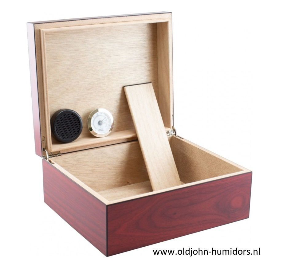 H57 humidor Rosewood met cigar logo en divider via  oldjohn-humidors.nl