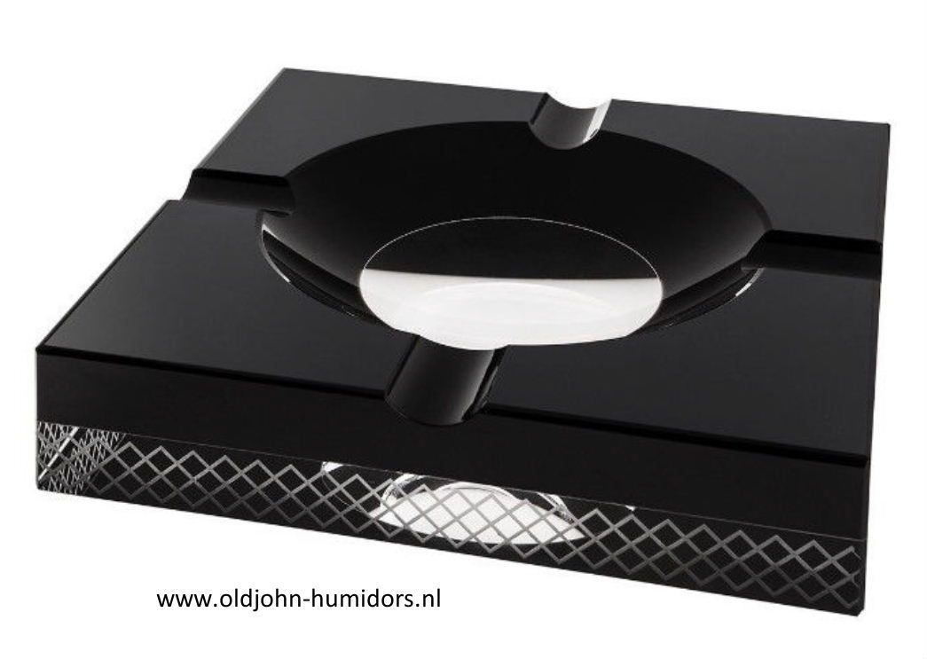 SAB13  Sigarenasbak Crystal Black 4 leggers  20 x 20 x 3,8 cm Kristalglas verkoop via www.oldjohn-humidors.nl 