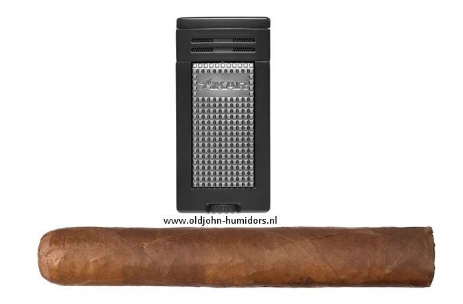 XIKAR Ion Double Jetflame sigarenaansteker in black met dubbele jetvlam, compact en stijlvol design- Art nr SAS58