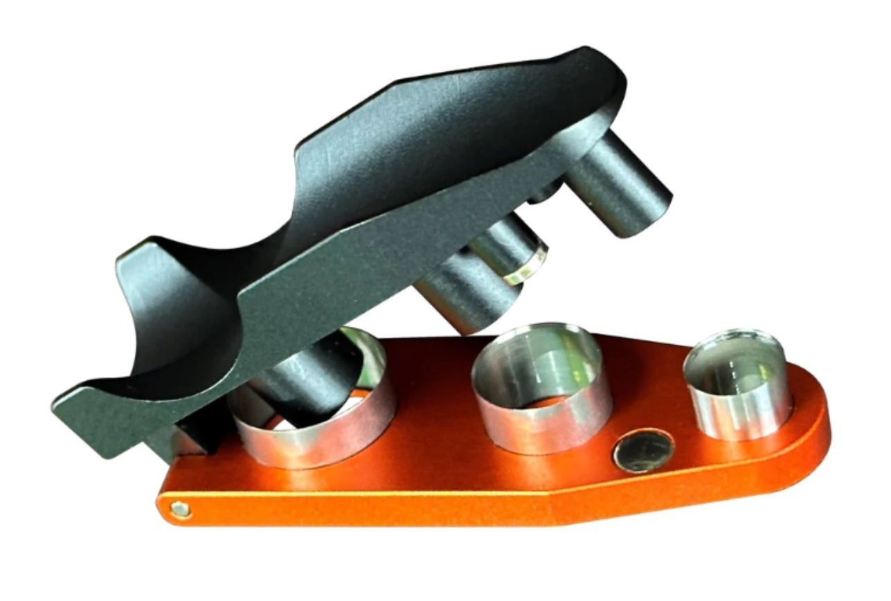 SKN61:  PerfecDraw - Sigarenboor / Punch & Stand - Oranje & Zwart - 
Diameter boren ∅: 8, 11, 14 mm - 
Magneetsluiting

