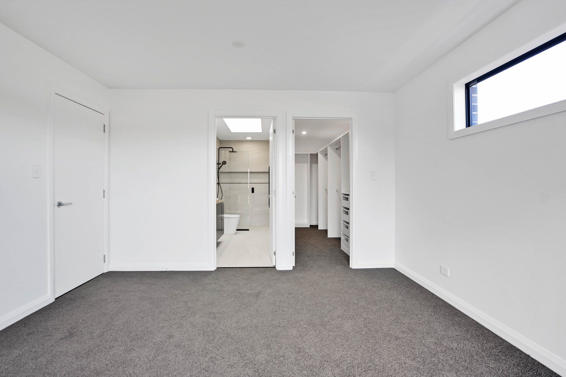 Coles Garden master ensuite and wardrobe