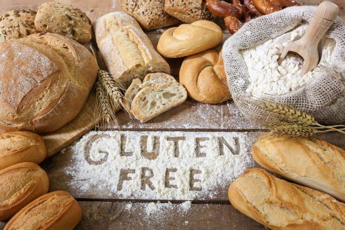 del pane e la scritta Gluten Free con la farina