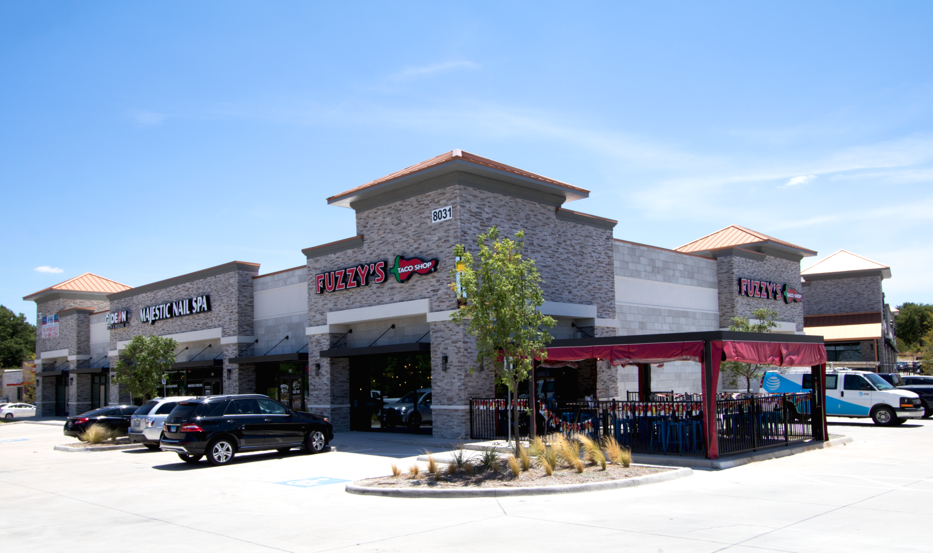A large building with a lot of cars parked in front of it.