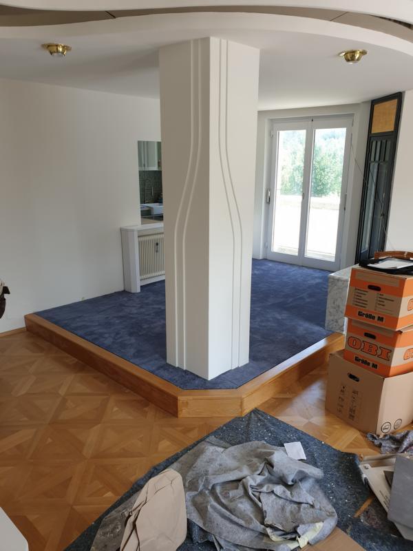 Parkettboden mit Erhöhung