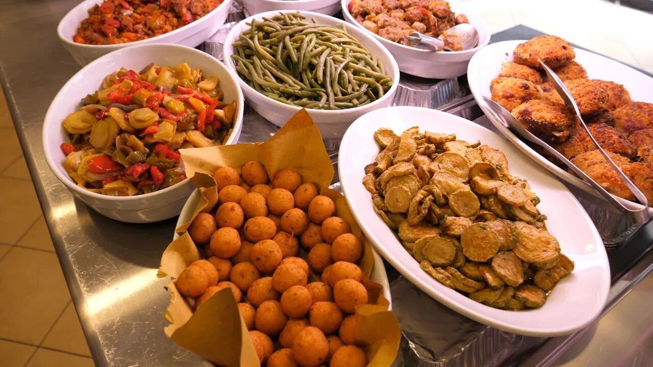 Varie portate di piatti pronti