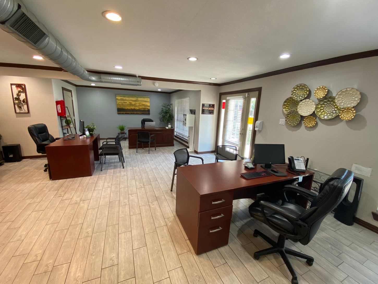 Leasing Office 