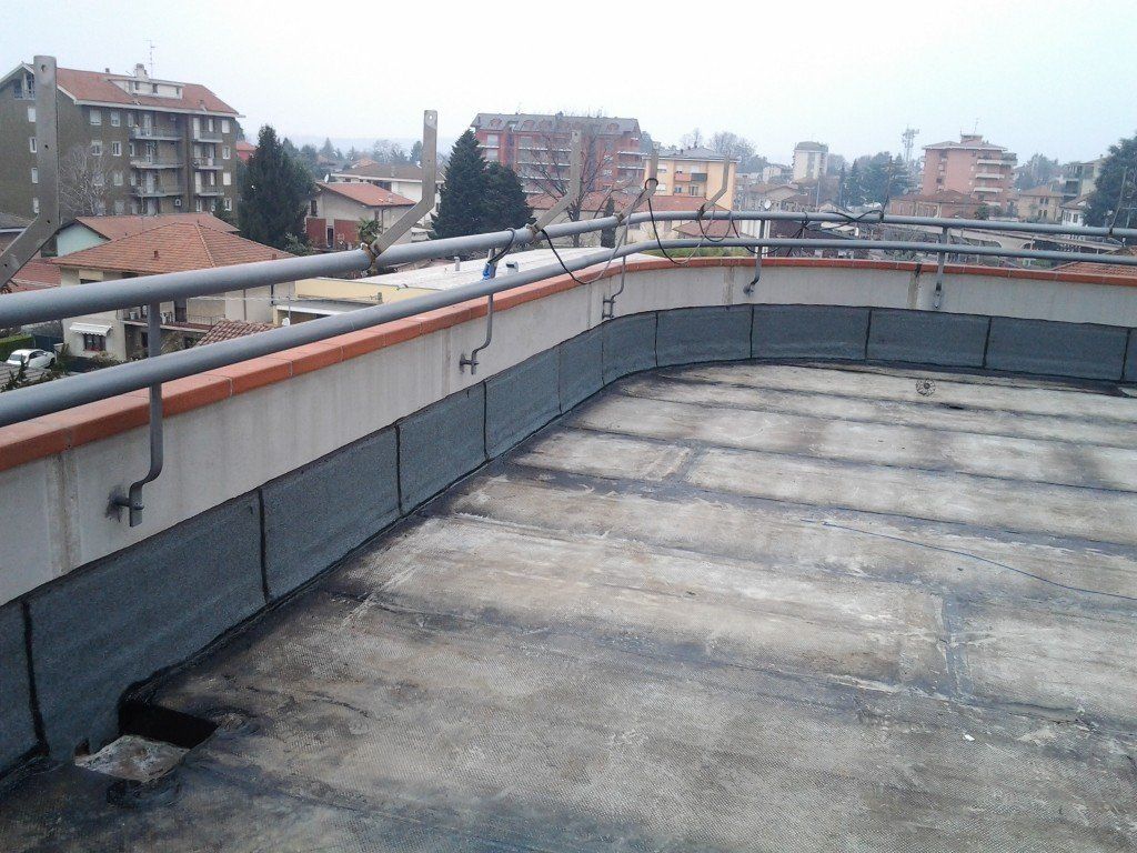 tetto di edificio con copertura impermeabile