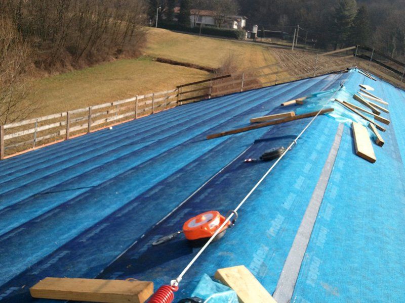 posa in opera di tegole canadesi