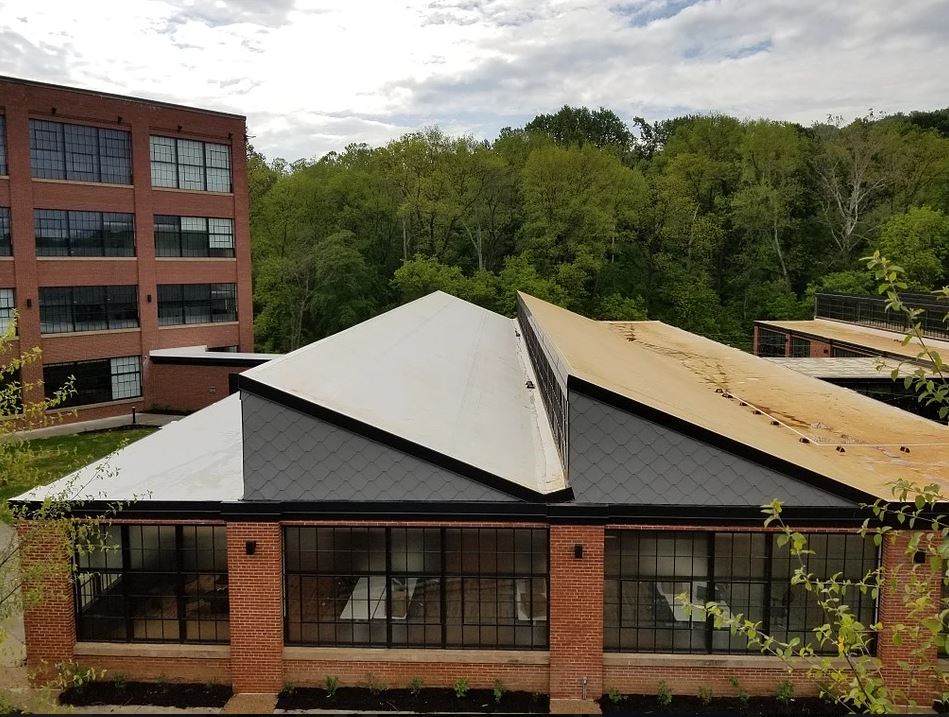 Commercial Cleaning: commercial power washing for a roof