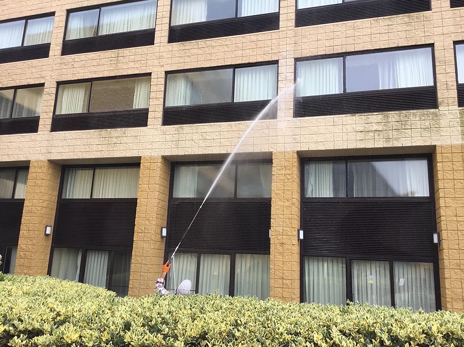 Commercial Cleaning: brick and window commercial pressure washing