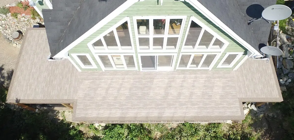 vue aérienne d'une grande terrasse recouverte d'une membrane de pvc