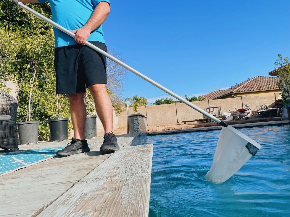 pool cleaning 