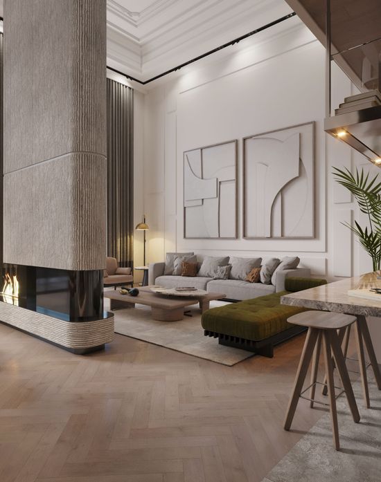 Salon moderne avec une haute cheminée en pierre, un canapé gris et des œuvres d'art abstraites.