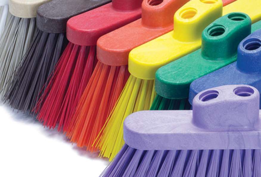 4702 - ESCOBA ANGULAR CON FIBRA DE SUAVIDAD MEDIA - El Castor