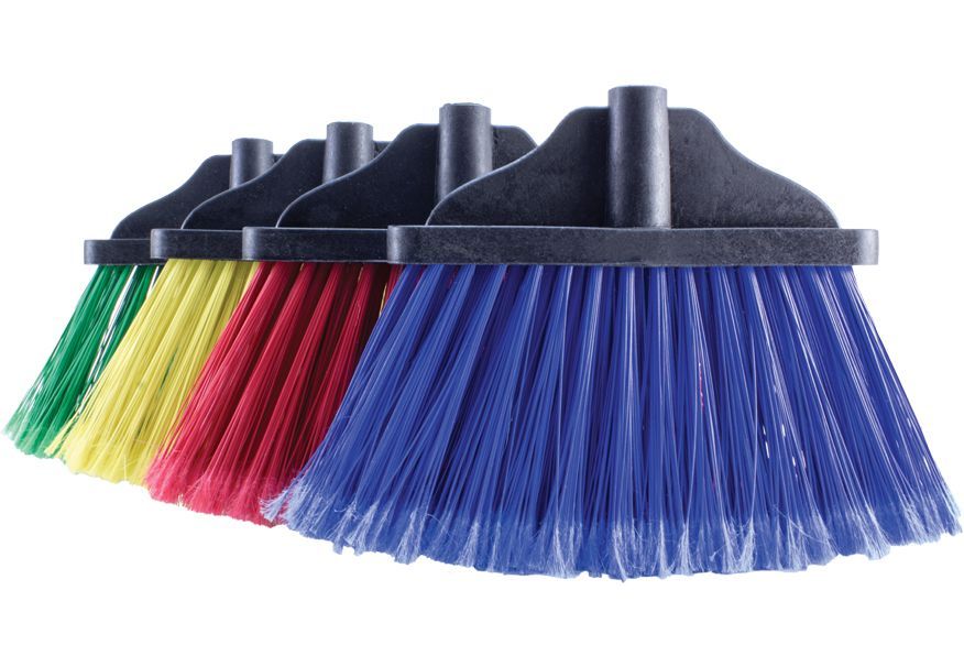 8300 - ESCOBA TIPO ABANICO CON FIBRA DE PVC - El Castor